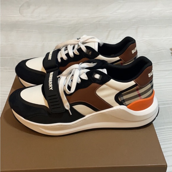 New only tried on for a few hours for pictures - Picture 5 of 6